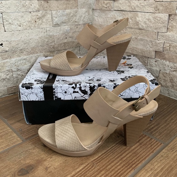 🍀CL BY LAUNDRY WORTHY PLATFORM SANDAL🍀 - Picture 2 of 8